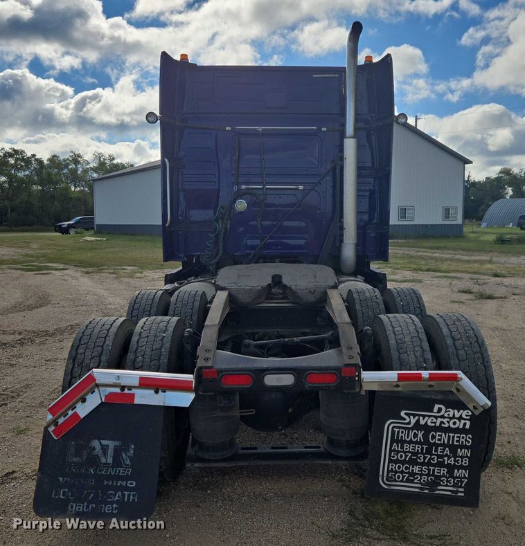 image for item EB1033 2012 Volvo Truck VNL semi truck