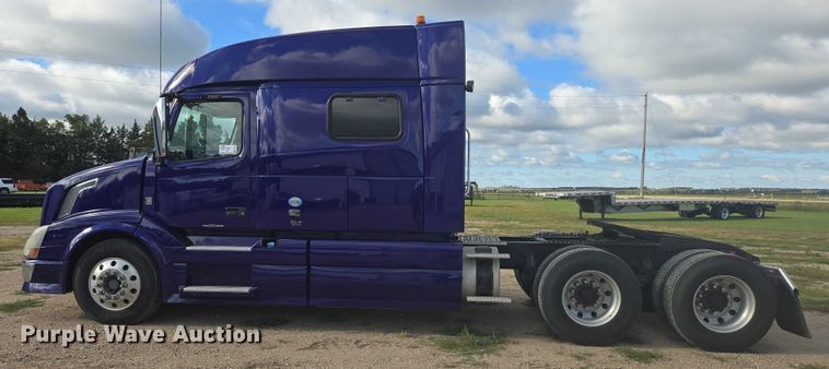 image for item EB1033 2012 Volvo Truck VNL semi truck