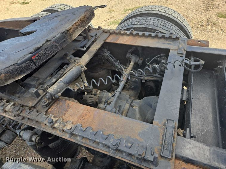 image for item EB1033 2012 Volvo Truck VNL semi truck