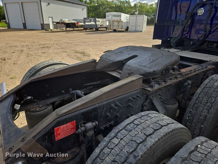 image for item EB1033 2012 Volvo Truck VNL semi truck