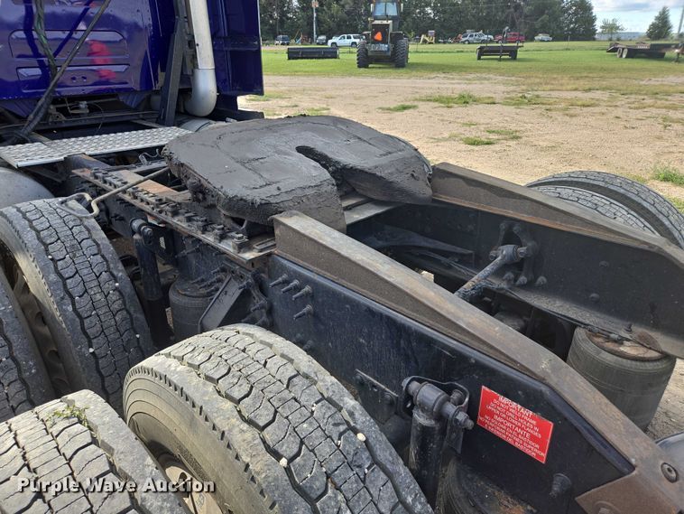 image for item EB1033 2012 Volvo Truck VNL semi truck