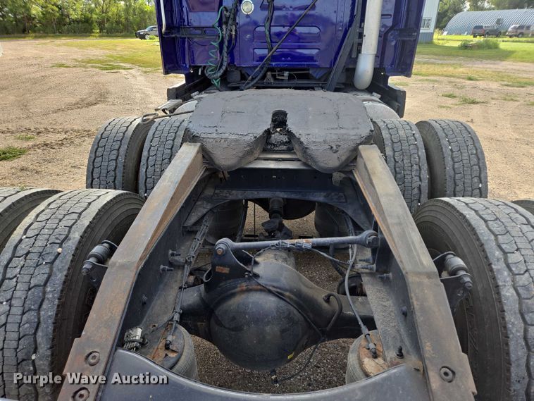 image for item EB1033 2012 Volvo Truck VNL semi truck