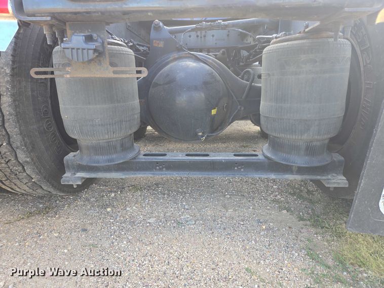 image for item EB1033 2012 Volvo Truck VNL semi truck