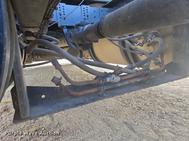 image for item EB1033 2012 Volvo Truck VNL semi truck