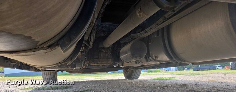 image for item EB1033 2012 Volvo Truck VNL semi truck