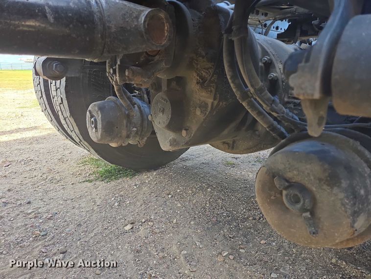 image for item EB1033 2012 Volvo Truck VNL semi truck