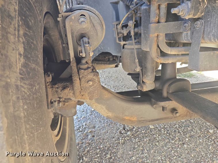 image for item EB1033 2012 Volvo Truck VNL semi truck