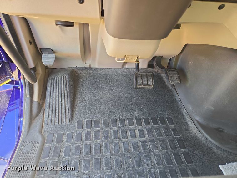 image for item EB1033 2012 Volvo Truck VNL semi truck