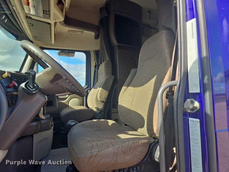 image for item EB1033 2012 Volvo Truck VNL semi truck