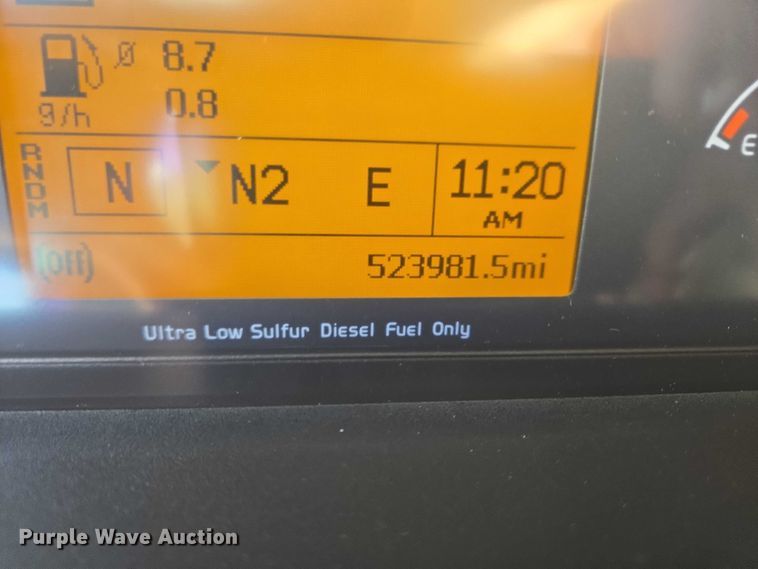 image for item EB1033 2012 Volvo Truck VNL semi truck