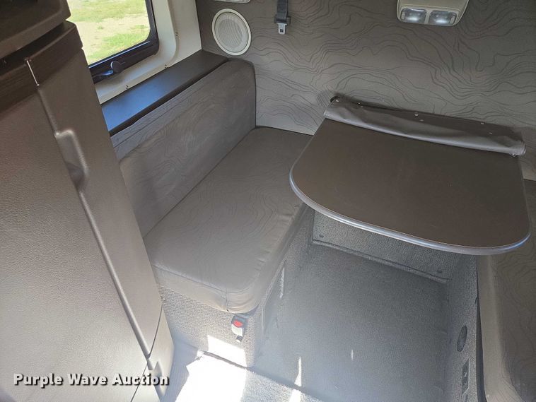 image for item EB1033 2012 Volvo Truck VNL semi truck