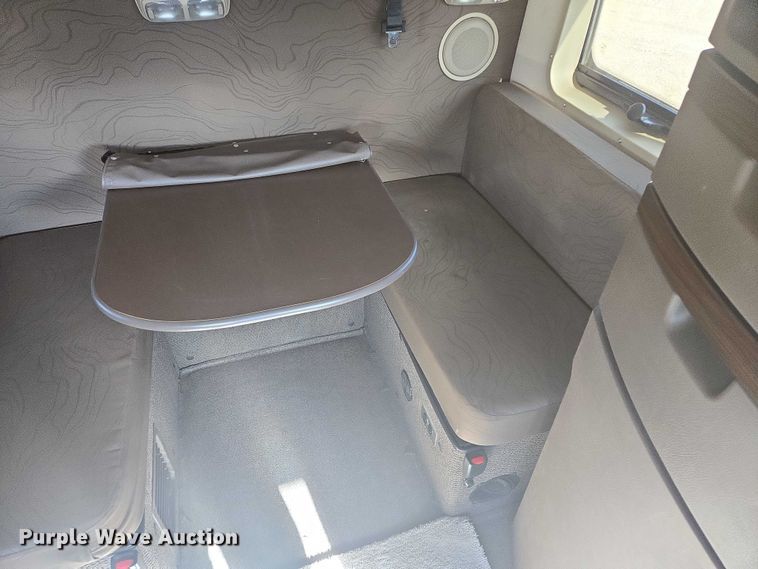 image for item EB1033 2012 Volvo Truck VNL semi truck