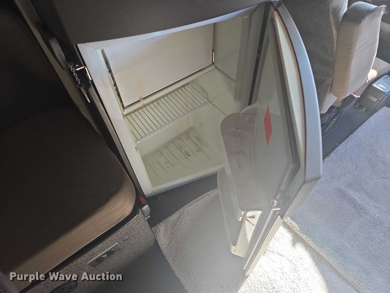 image for item EB1033 2012 Volvo Truck VNL semi truck