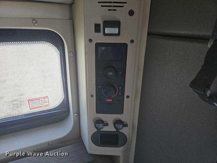 image for item EB1033 2012 Volvo Truck VNL semi truck