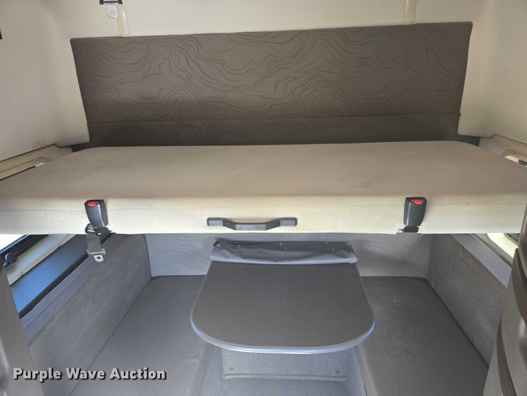 image for item EB1033 2012 Volvo Truck VNL semi truck