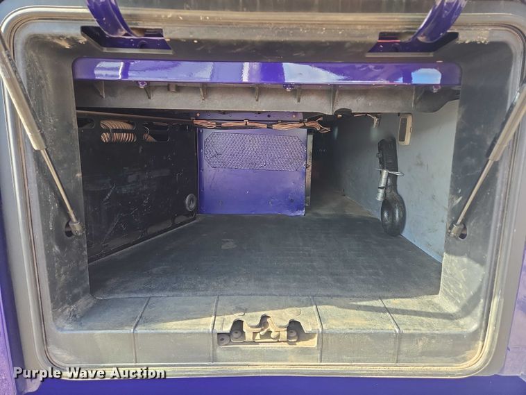 image for item EB1033 2012 Volvo Truck VNL semi truck