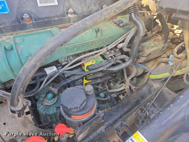 image for item EB1033 2012 Volvo Truck VNL semi truck