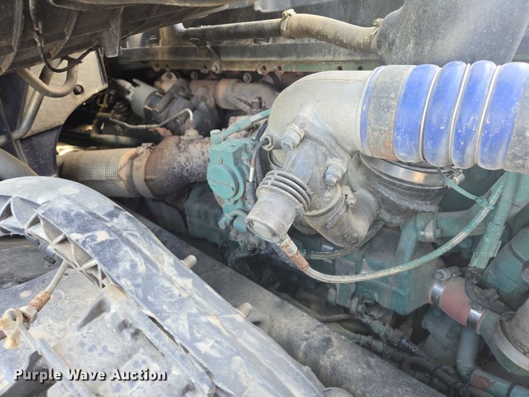 image for item EB1033 2012 Volvo Truck VNL semi truck