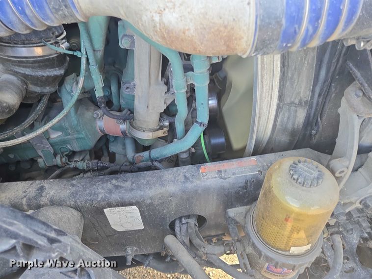 image for item EB1033 2012 Volvo Truck VNL semi truck