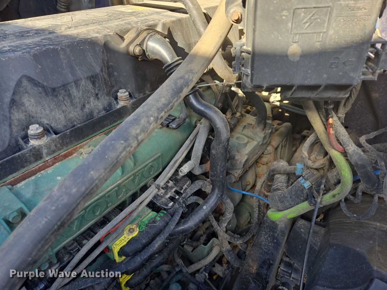 image for item EB1033 2012 Volvo Truck VNL semi truck