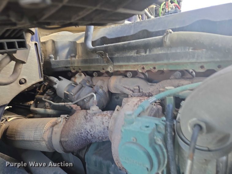 image for item EB1033 2012 Volvo Truck VNL semi truck