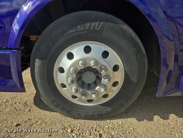 image for item EB1033 2012 Volvo Truck VNL semi truck