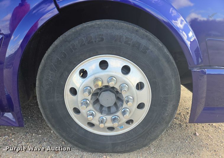 image for item EB1033 2012 Volvo Truck VNL semi truck