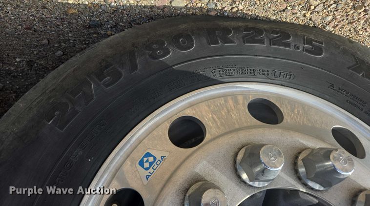 image for item EB1033 2012 Volvo Truck VNL semi truck