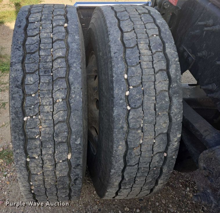 image for item EB1033 2012 Volvo Truck VNL semi truck