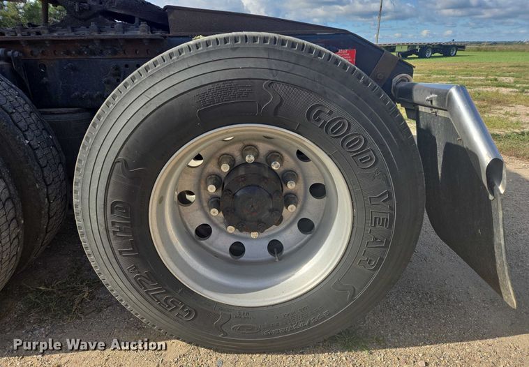 image for item EB1033 2012 Volvo Truck VNL semi truck