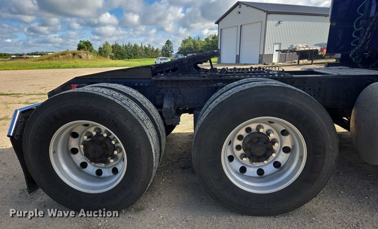 image for item EB1033 2012 Volvo Truck VNL semi truck