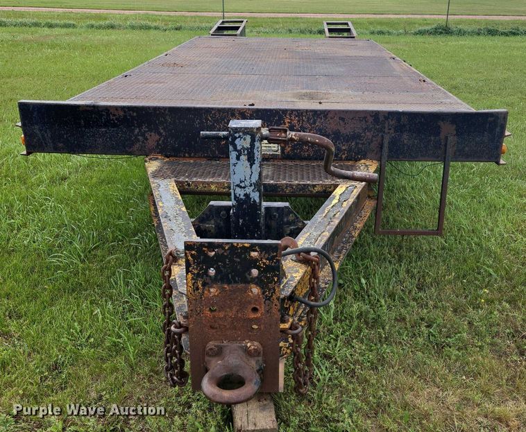 image for item EB1037 1982 Trail King TK18-2400 equipment trailer