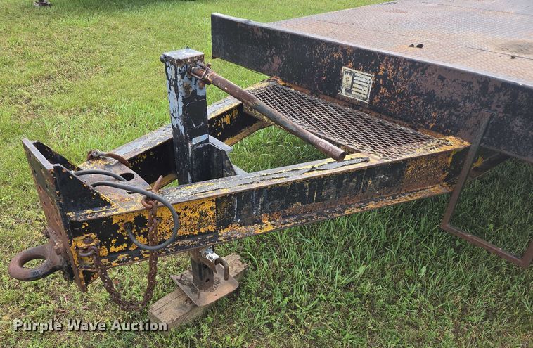 image for item EB1037 1982 Trail King TK18-2400 equipment trailer