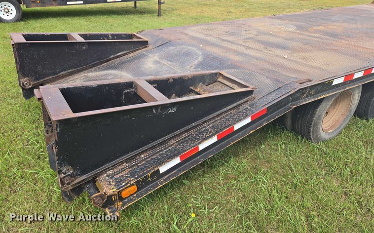 image for item EB1037 1982 Trail King TK18-2400 equipment trailer
