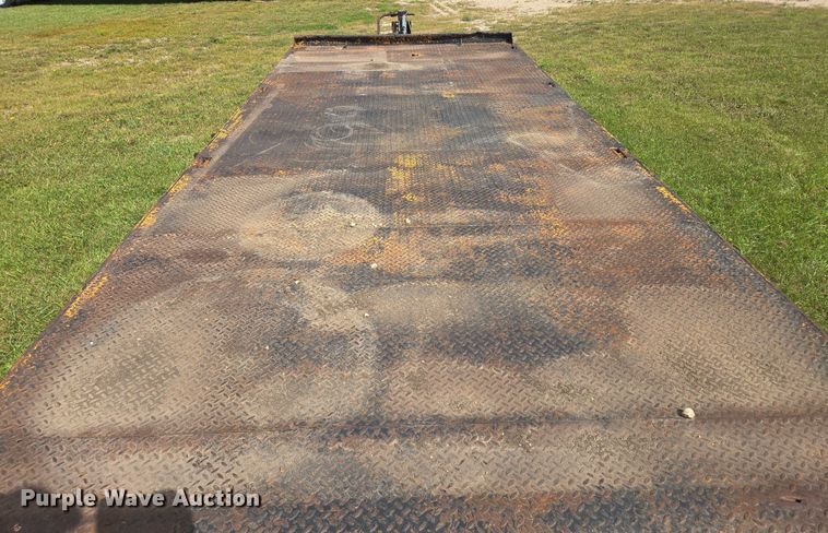 image for item EB1037 1982 Trail King TK18-2400 equipment trailer