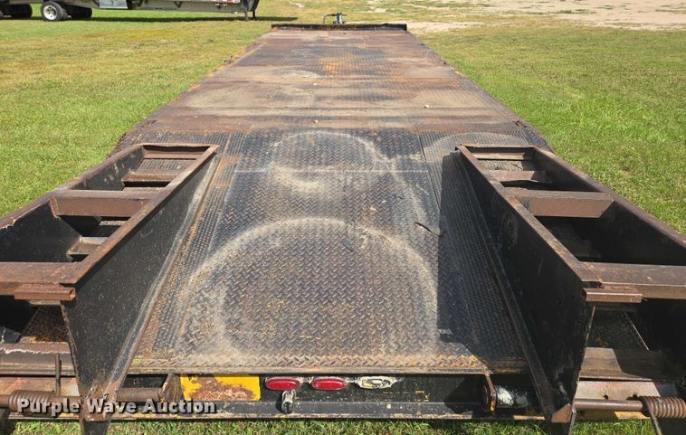 image for item EB1037 1982 Trail King TK18-2400 equipment trailer