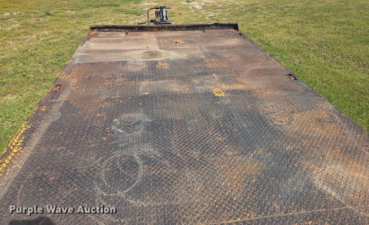 image for item EB1037 1982 Trail King TK18-2400 equipment trailer