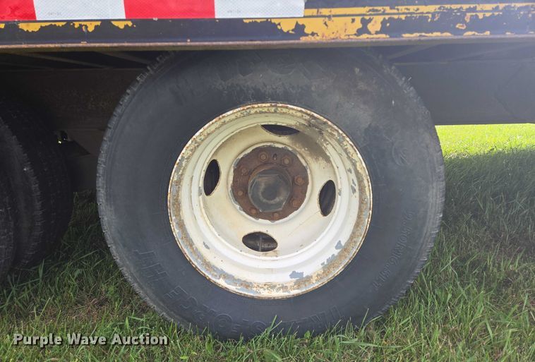 image for item EB1037 1982 Trail King TK18-2400 equipment trailer