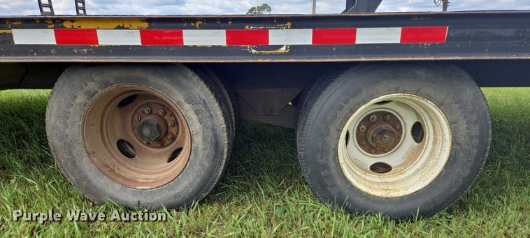 image for item EB1037 1982 Trail King TK18-2400 equipment trailer