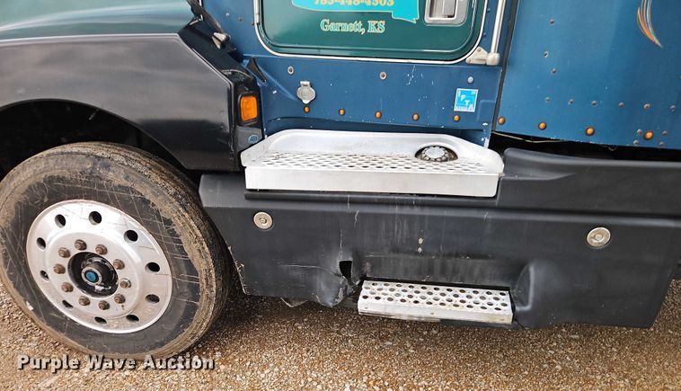 image for item EB8316 1997 Kenworth T600 semi truck