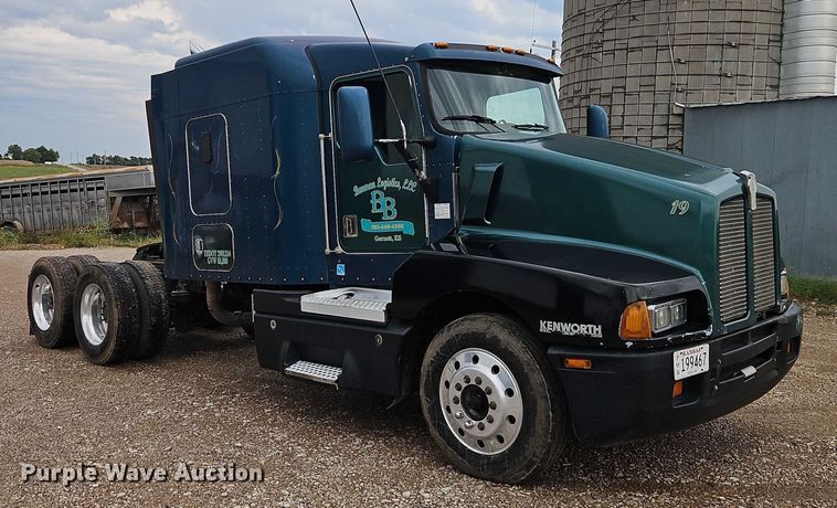 image for item EB8316 1997 Kenworth T600 semi truck