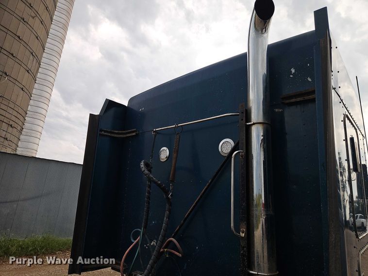 image for item EB8316 1997 Kenworth T600 semi truck