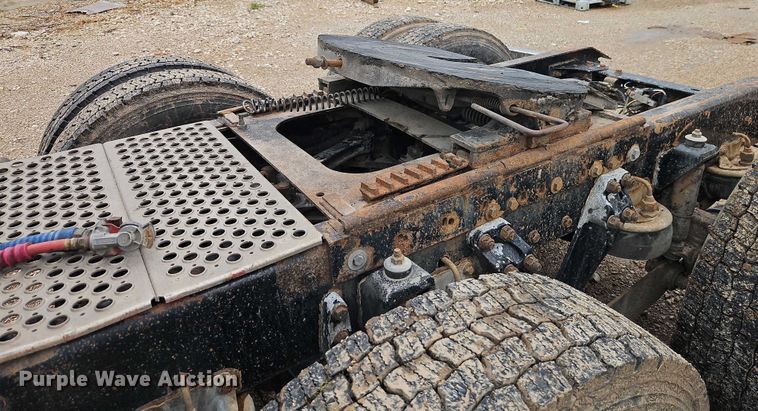 image for item EB8316 1997 Kenworth T600 semi truck