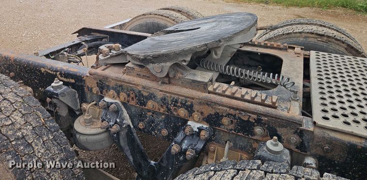 image for item EB8316 1997 Kenworth T600 semi truck