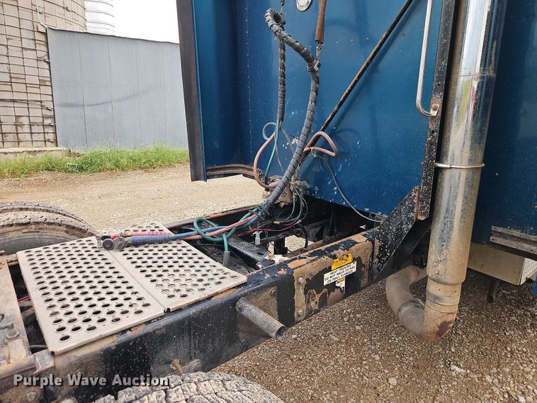 image for item EB8316 1997 Kenworth T600 semi truck