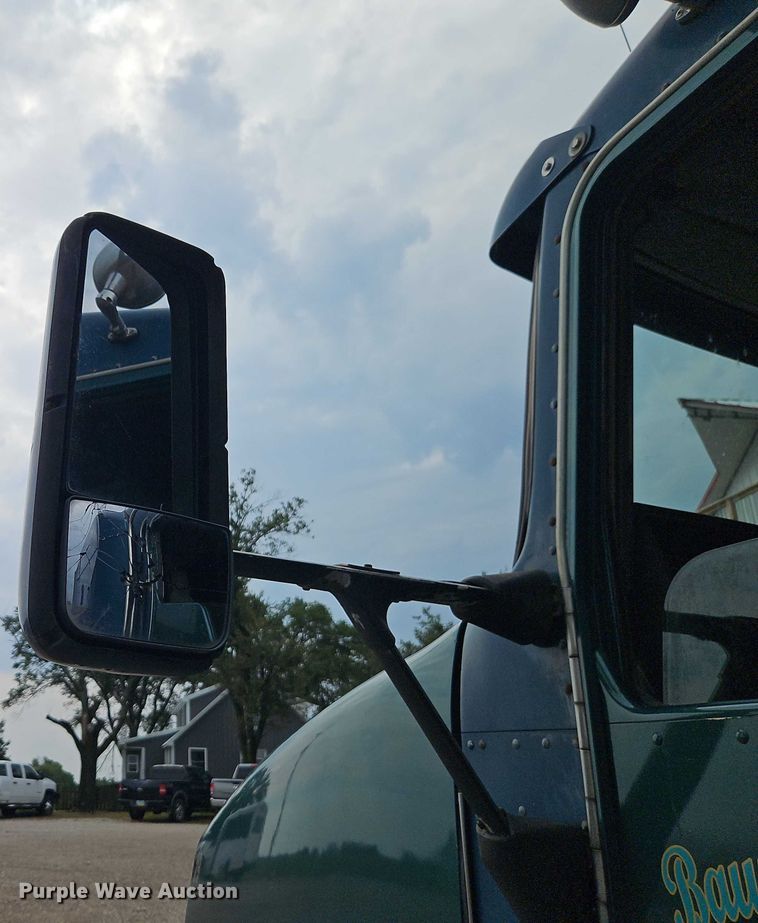 image for item EB8316 1997 Kenworth T600 semi truck