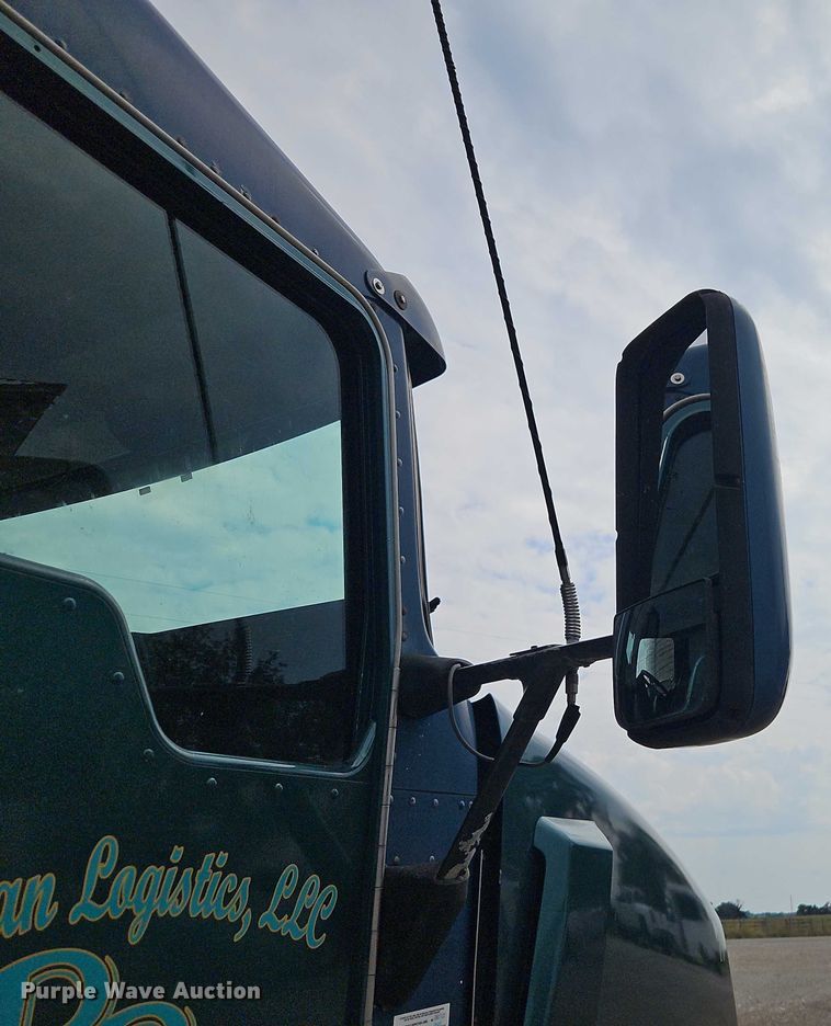 image for item EB8316 1997 Kenworth T600 semi truck