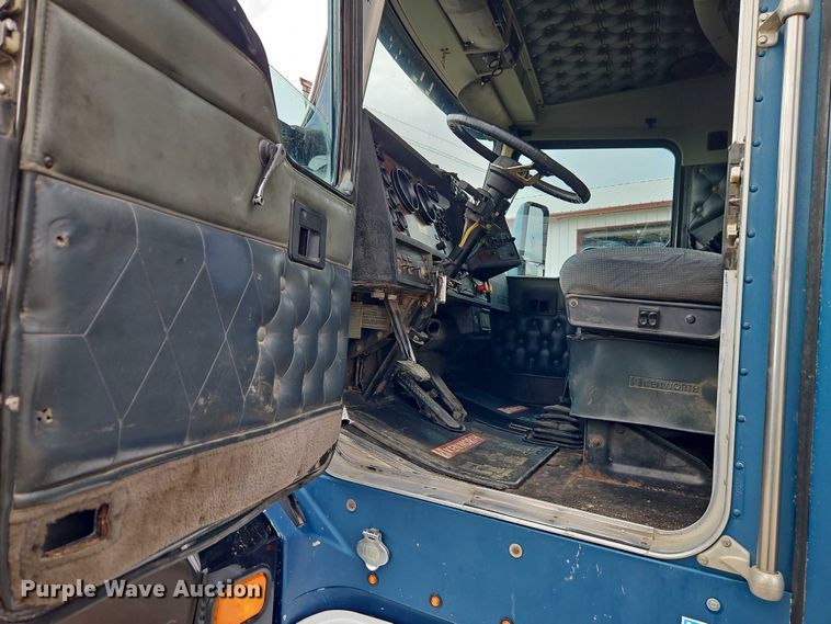 image for item EB8316 1997 Kenworth T600 semi truck