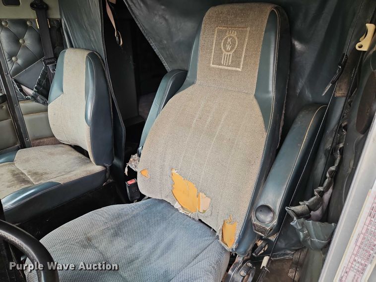 image for item EB8316 1997 Kenworth T600 semi truck