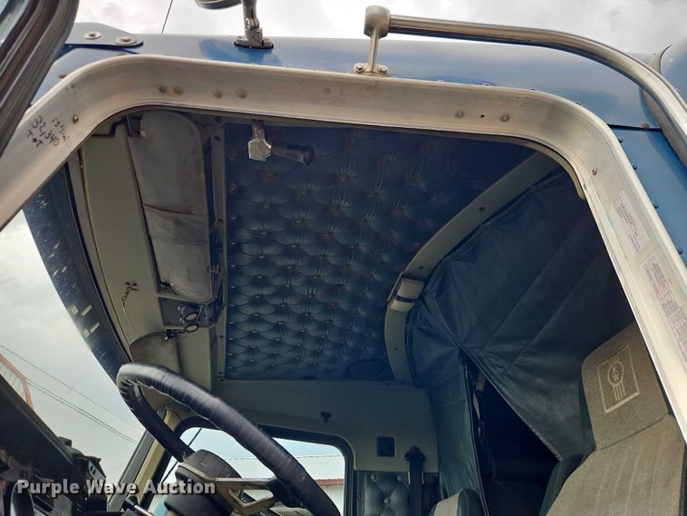 image for item EB8316 1997 Kenworth T600 semi truck